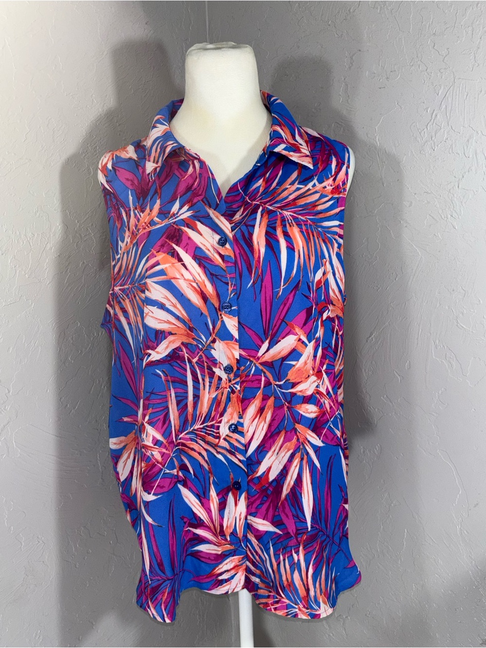 Sleeveless Collared Tropical Print Blouse in Blue & Pink